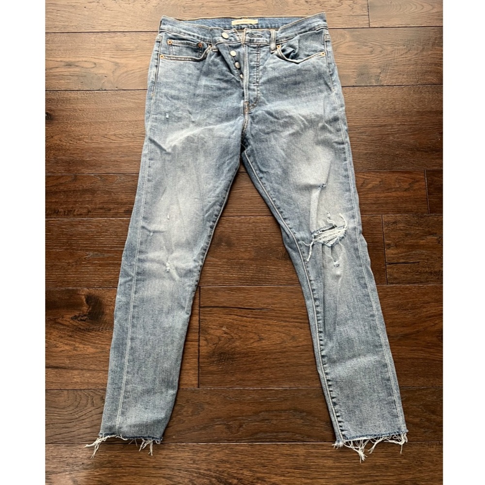 Levi’s Wedgie Skinny Distressed Jeans- Size 31